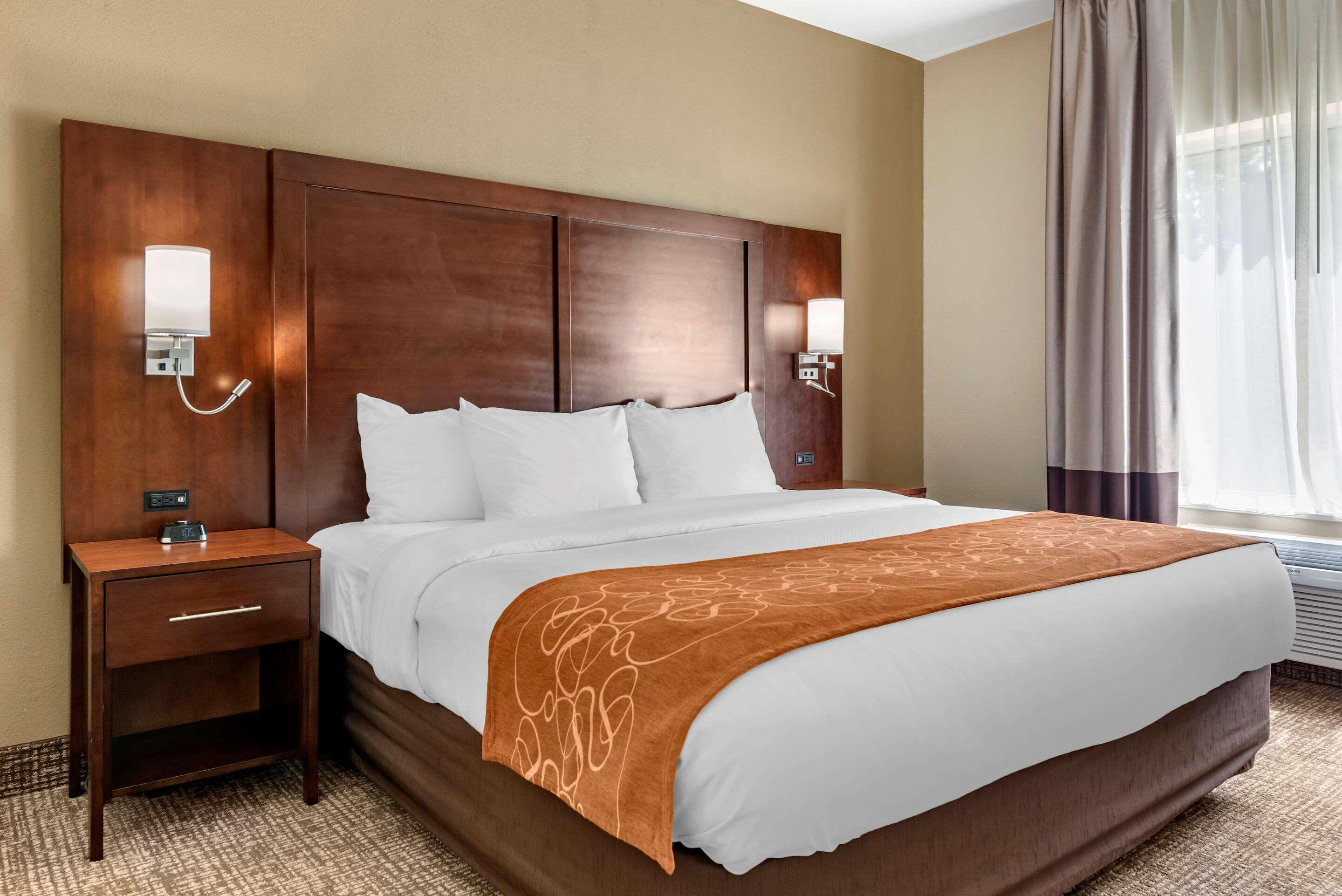 Comfort Suites Auburn Near I-69 Bagian luar foto