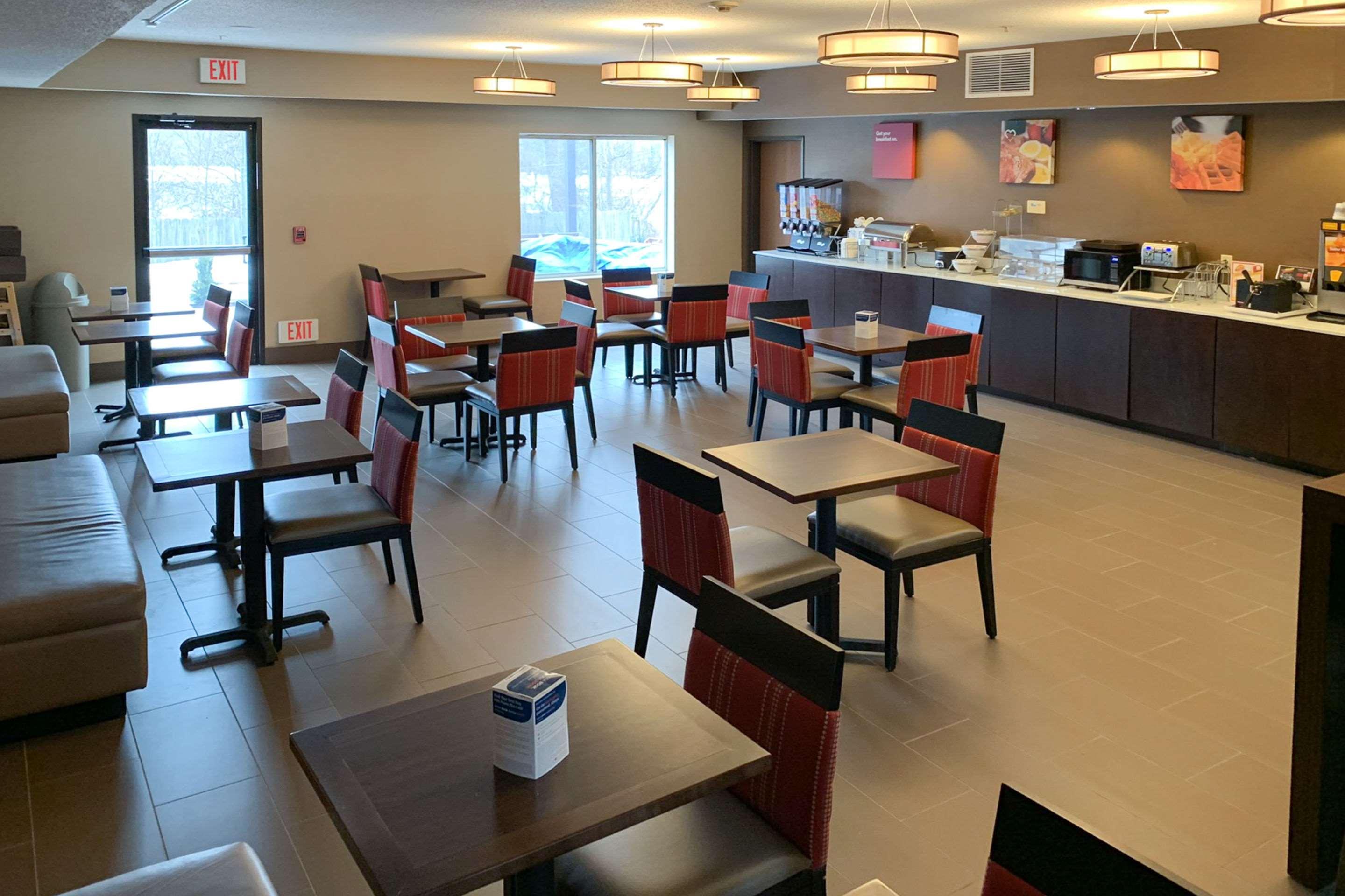 Comfort Suites Auburn Near I-69 Bagian luar foto