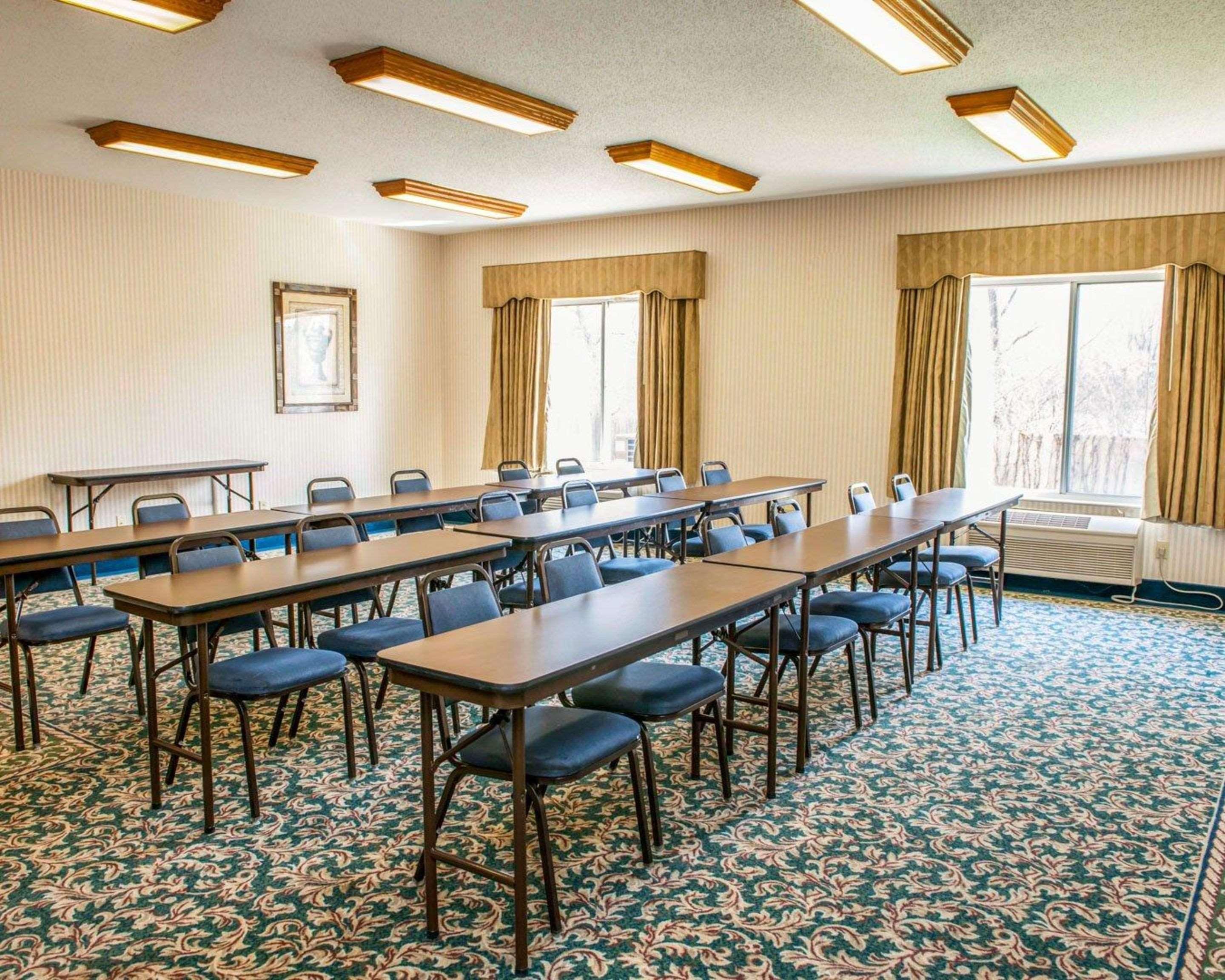 Comfort Suites Auburn Near I-69 Bagian luar foto