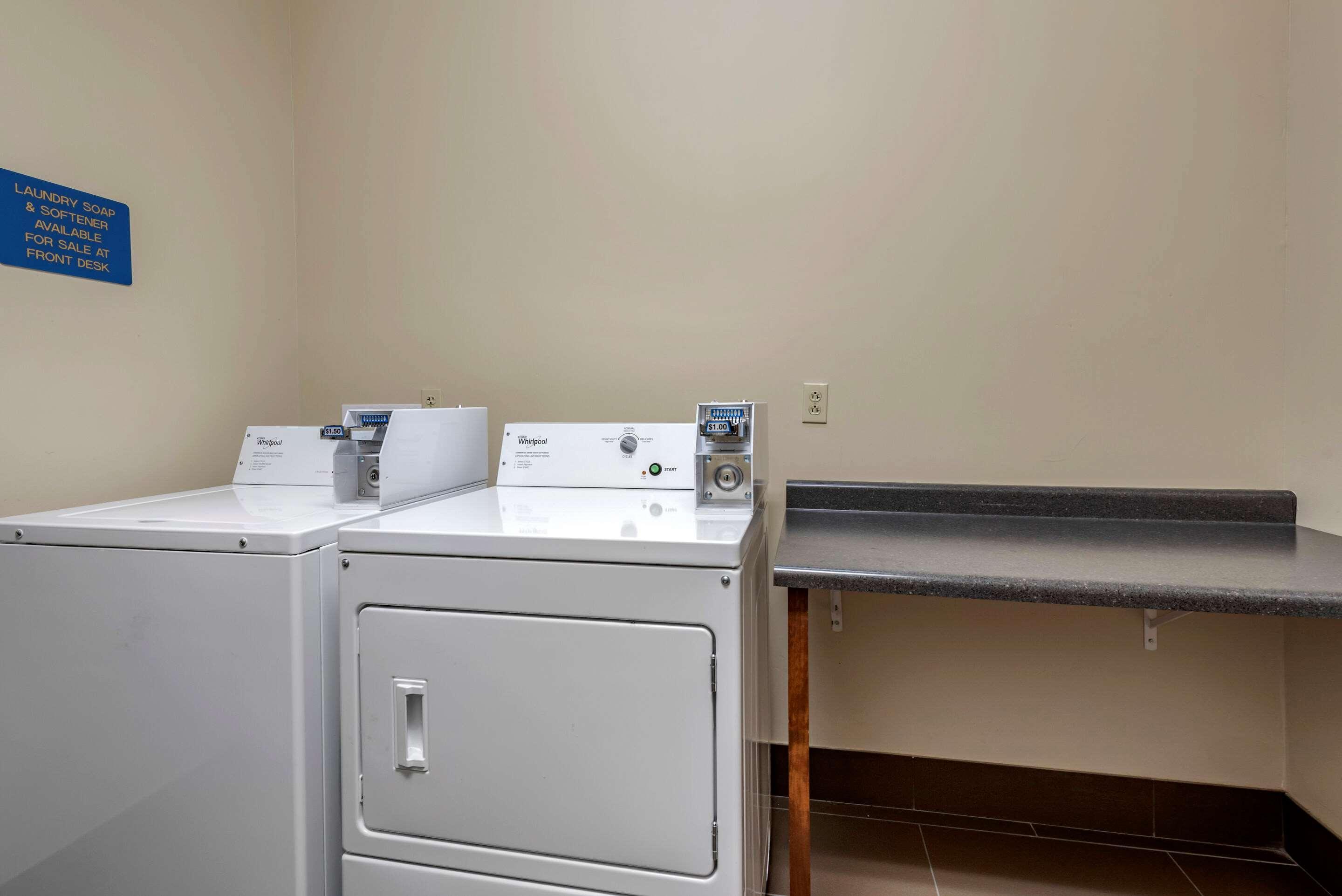 Comfort Suites Auburn Near I-69 Bagian luar foto