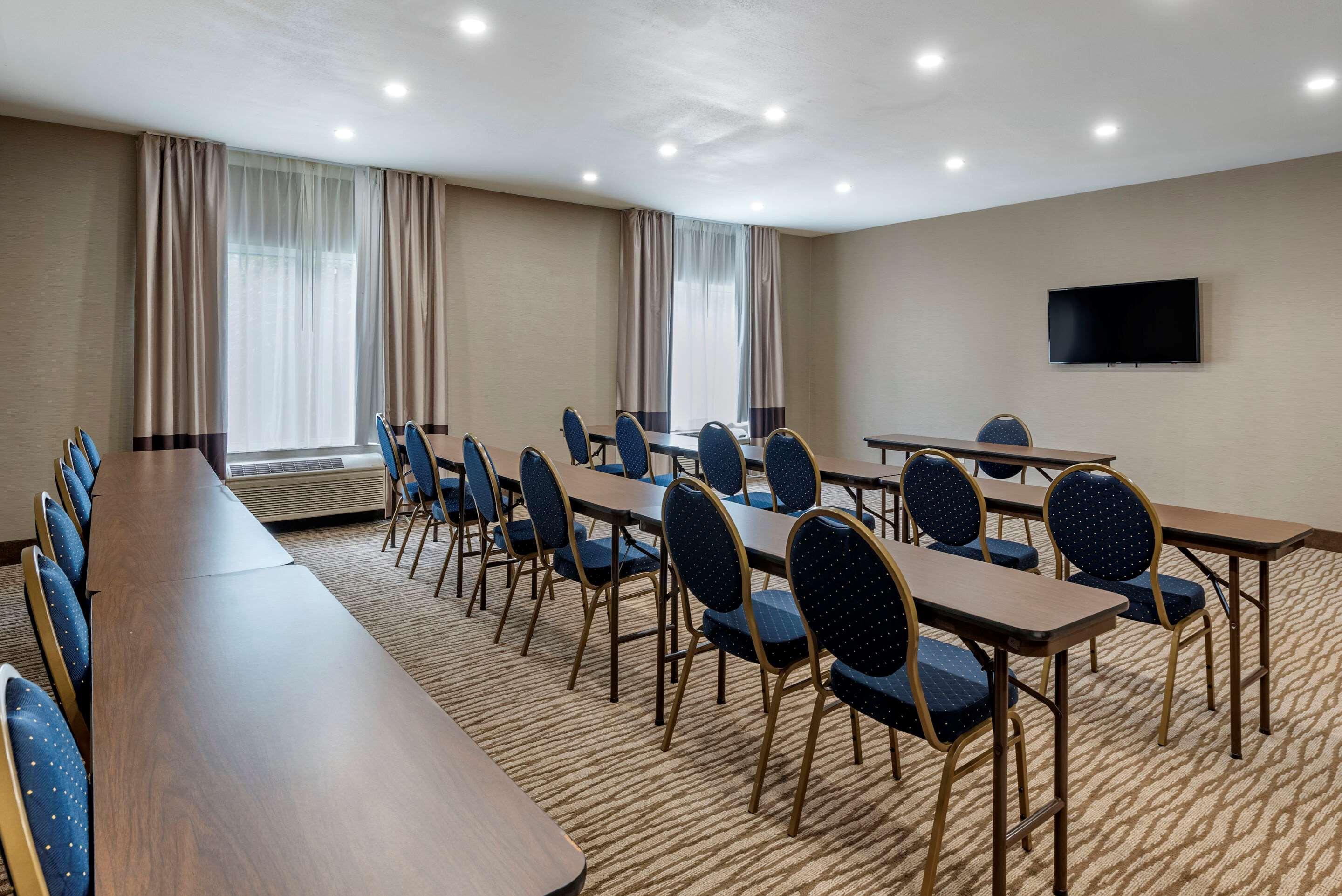 Comfort Suites Auburn Near I-69 Bagian luar foto