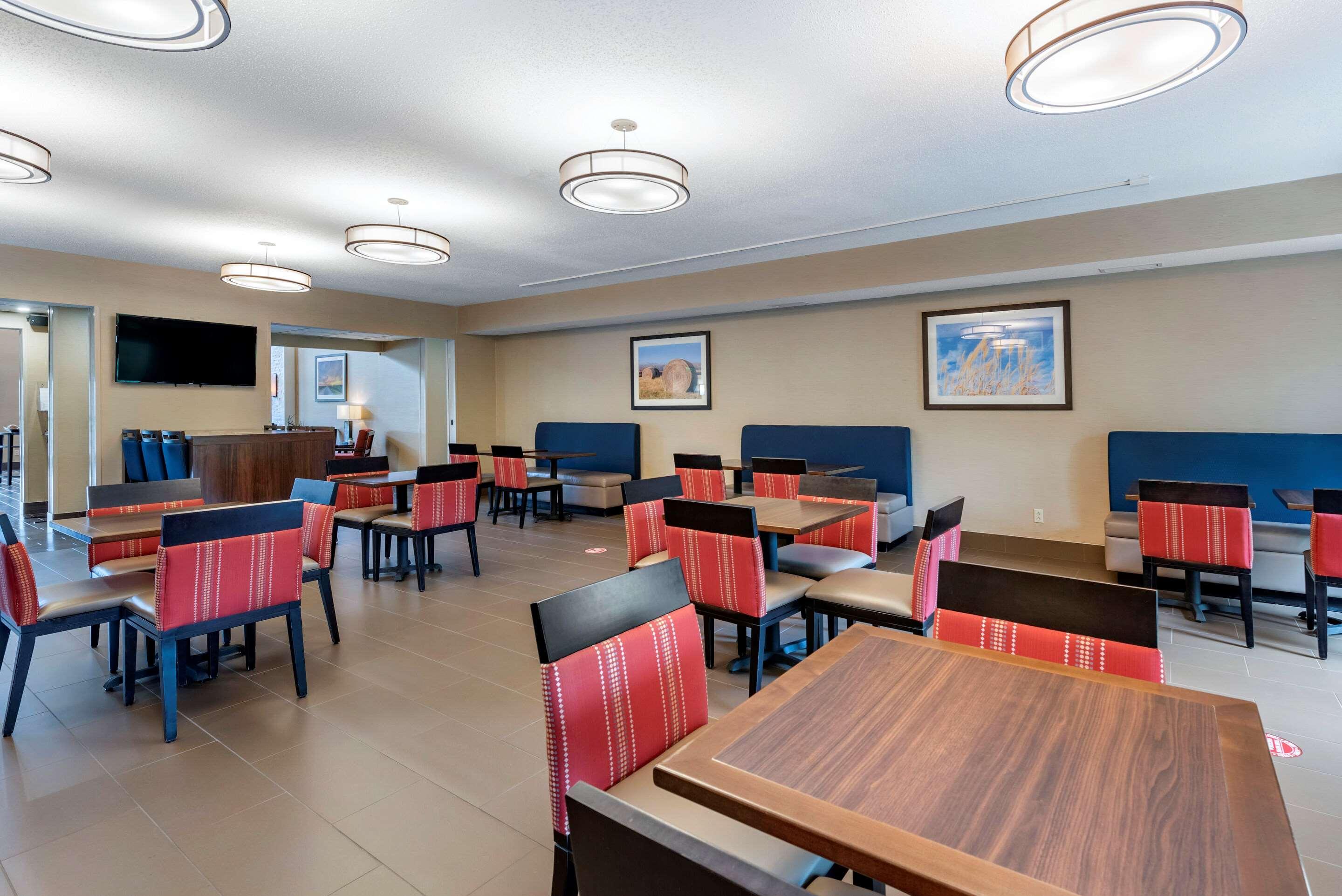 Comfort Suites Auburn Near I-69 Bagian luar foto