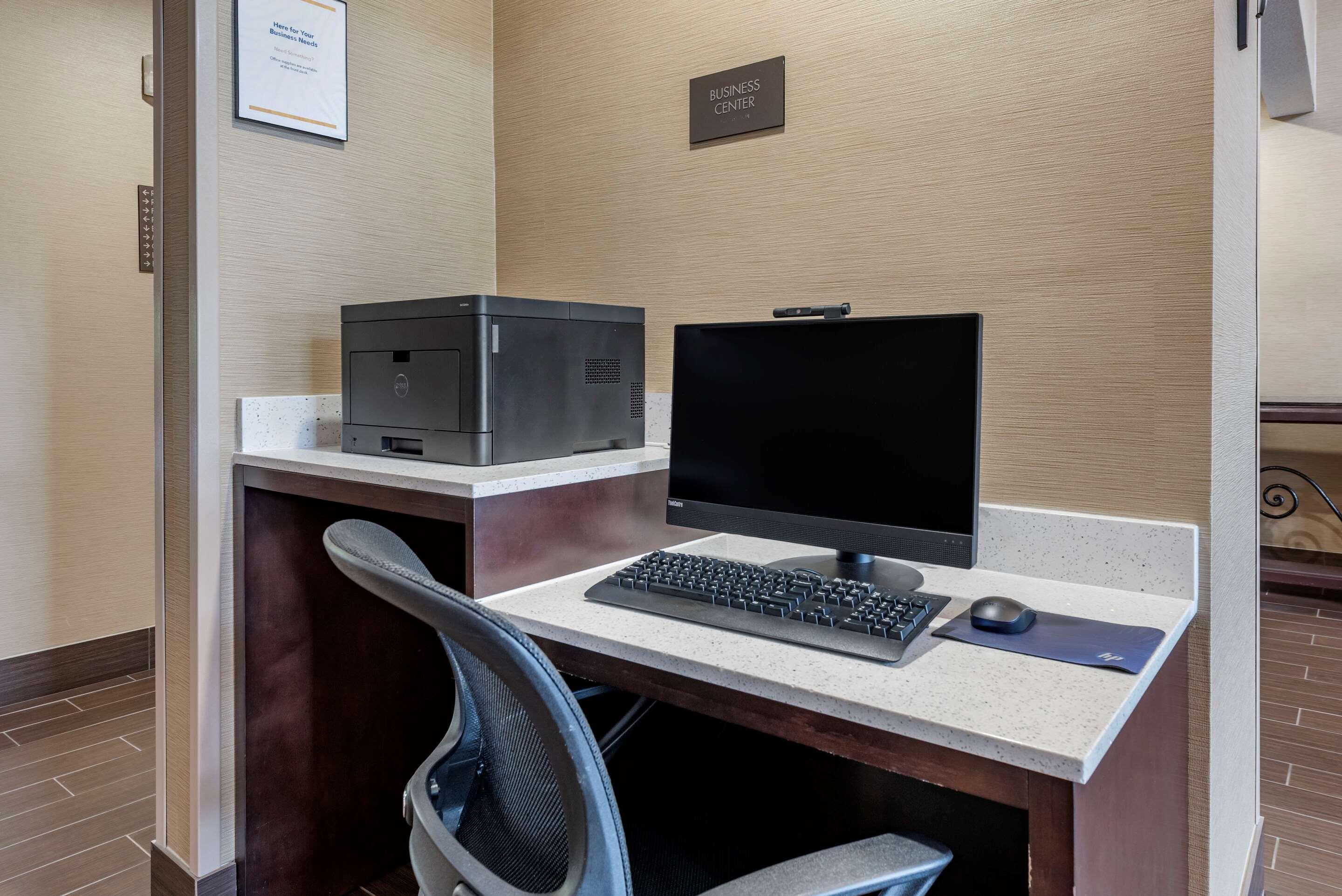 Comfort Suites Auburn Near I-69 Bagian luar foto