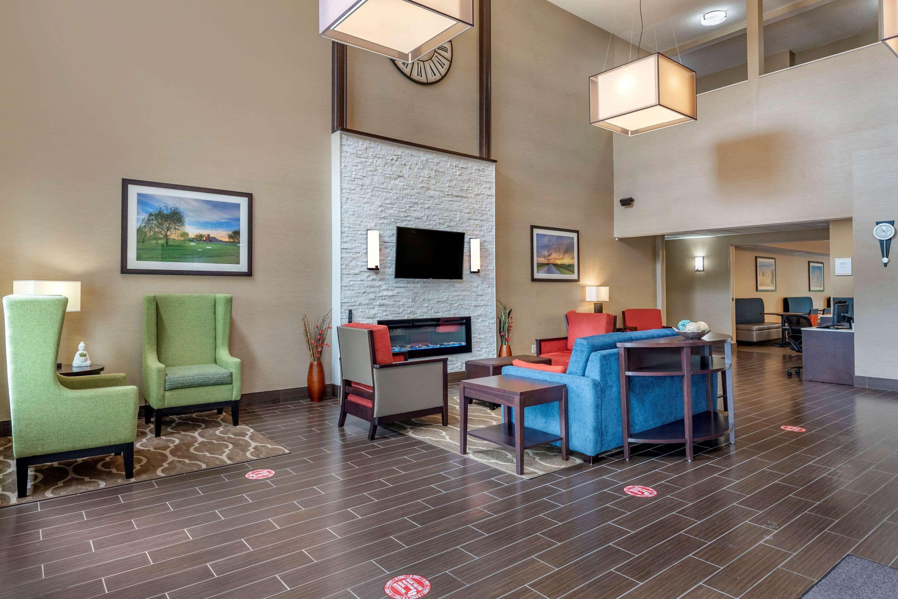 Comfort Suites Auburn Near I-69 Bagian luar foto
