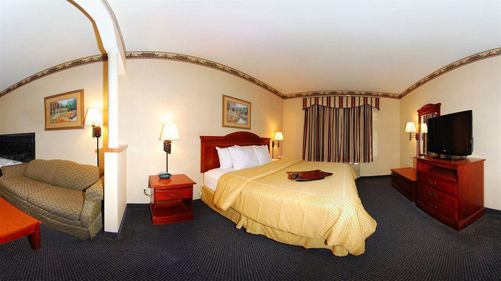 Comfort Suites Auburn Near I-69 Bagian luar foto